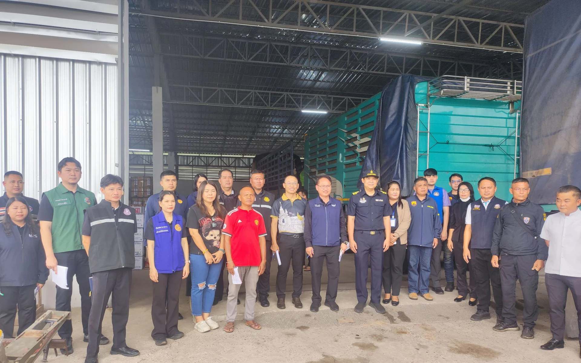 ปฏิบัติการร่วมกับคณะทำงานเพื่อปฏิบัติการปราบปรามการกระทำความผิดเกี่ยวกับการประกอบธุรกิจที่ฝ่าฝืนกฎหมาย